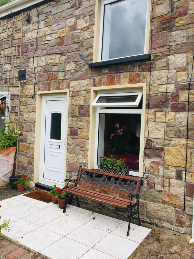 Ty Canol Villa Ystalyfera Buitenkant foto
